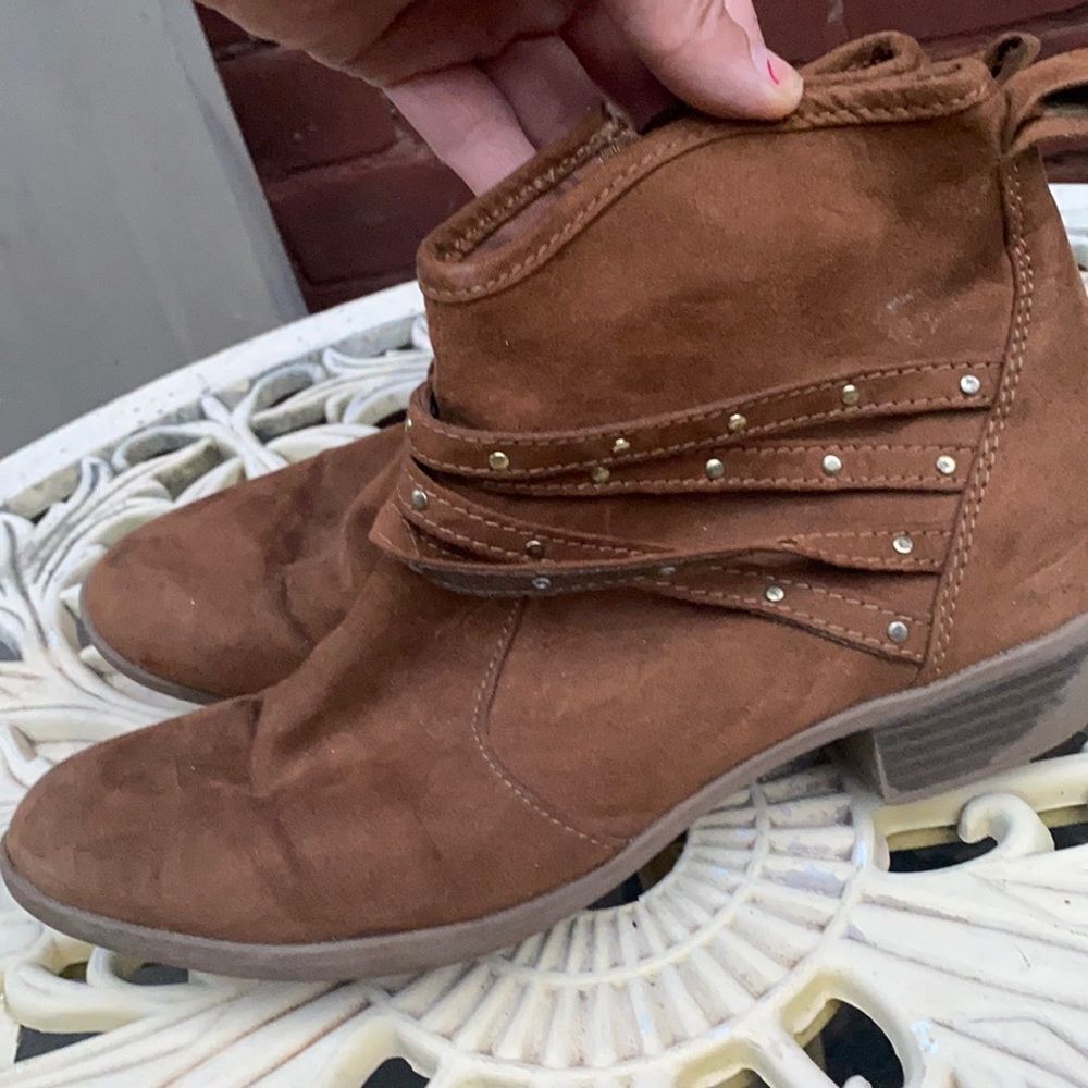 Brown booties sz. 5